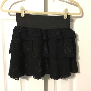 Tiered ruffle lace mini skirt